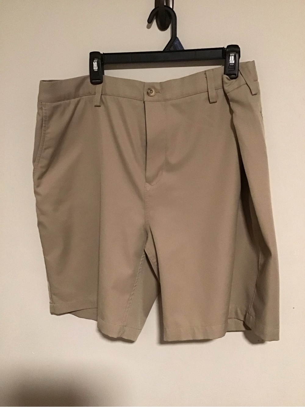 Vineyard Vines Men's Tan Flat-Front Shorts